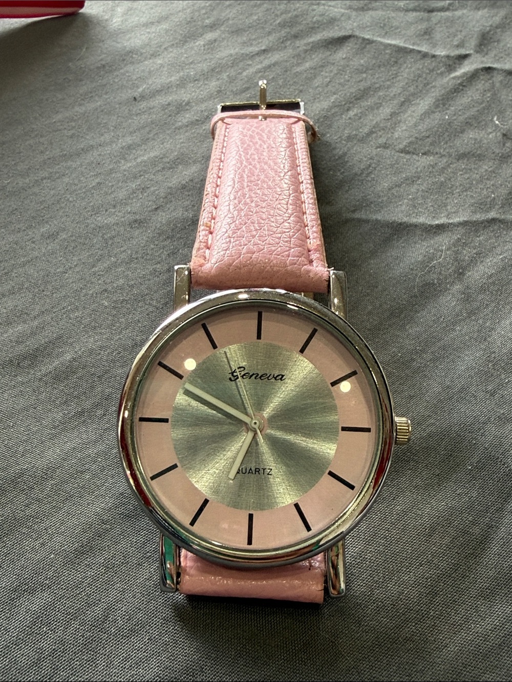 GENEVA WOMENS WRISTWATCHE